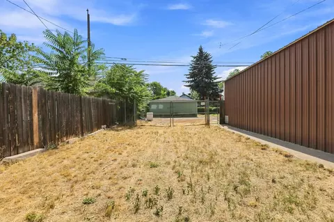 Exterior - 2124 E Sinto Ave, Spokane, WA 99202 photo 13 of 14