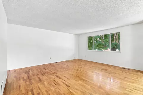 Living - 2124 E Sinto Ave, Spokane, WA 99202 photo 3 of 3