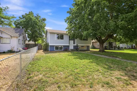 Exterior - 2124 E Sinto Ave, Spokane, WA 99202 photo 4 of 14