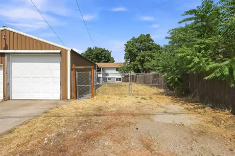 Exterior - 2124 E Sinto Ave, Spokane, WA 99202 photo 9 of 14