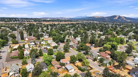 View/Area - 2124 E Sinto Ave, Spokane, WA 99202 photo 4 of 9