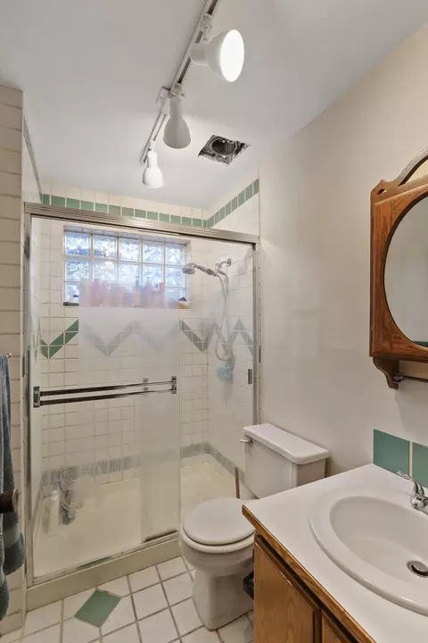 Bath - 4115 E Pratt Ave, Spokane, WA 99202 photo 1 of 2