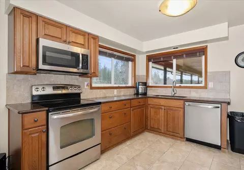 Kitchen - 6906 E 10th Ave, Spokane, WA 99212 photo 3 of 4