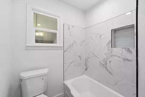 Bath - 120 E Hoffman Ave, Spokane, WA 99208 photo 2 of 3
