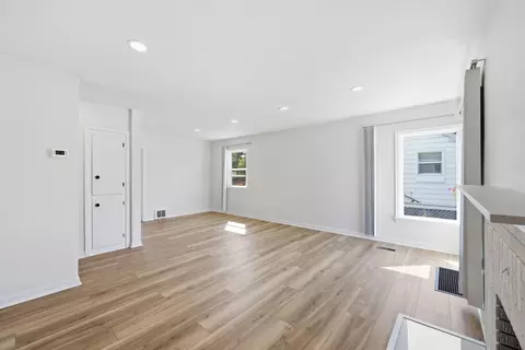 Living - 120 E Hoffman Ave, Spokane, WA 99208 photo 3 of 4