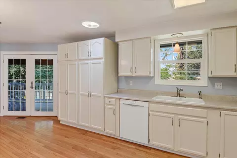 Kitchen - 11325 E 45th Ave, Spokane Valley, WA 99206 photo 2 of 4