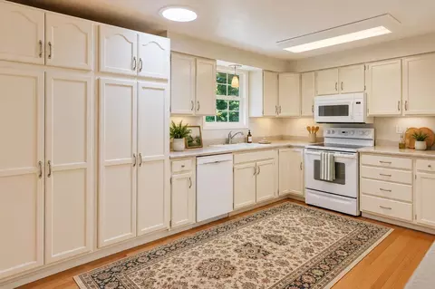 Kitchen - 11325 E 45th Ave, Spokane Valley, WA 99206 photo 4 of 4