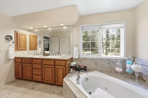 Bath - 17224 N Brookside Ln, Colbert, WA 99005 photo 2 of 6