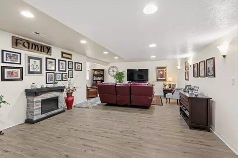 Living - 128 Marissa Ct, Spokane, WA 99208 photo 3 of 4