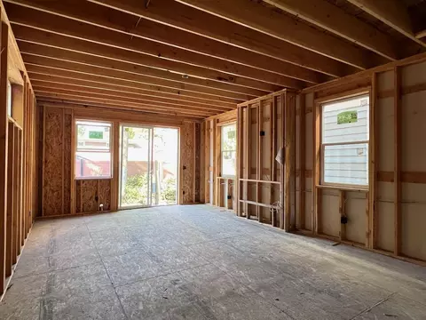 Living - 1111 E 27th Ave, Spokane, WA 99203 photo 1 of 1