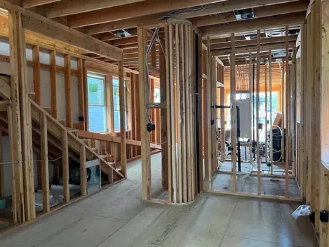 Entry Way - 1111 E 27th Ave, Spokane, WA 99203 photo 5 of 7
