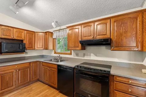 Kitchen - 11008 E 35th Ave, Spokane, WA 99206 photo 3 of 4