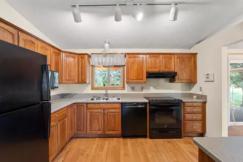 Kitchen - 11008 E 35th Ave, Spokane, WA 99206 photo 2 of 4