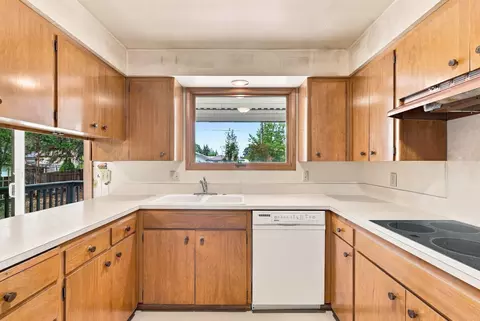 Kitchen - 2639 E 39th Ave, Spokane, WA 99223 photo 2 of 5