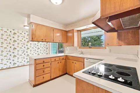 Kitchen - 2639 E 39th Ave, Spokane, WA 99223 photo 1 of 5