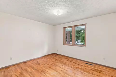 Bedroom - 2639 E 39th Ave, Spokane, WA 99223 photo 4 of 5