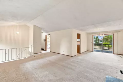 Living - 2639 E 39th Ave, Spokane, WA 99223 photo 5 of 8