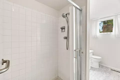 Bath - 2639 E 39th Ave, Spokane, WA 99223 photo 4 of 5