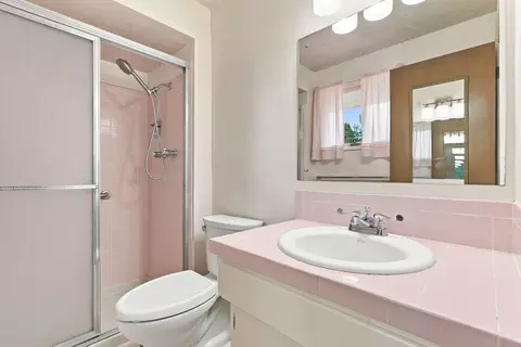Bath - 2639 E 39th Ave, Spokane, WA 99223 photo 1 of 5