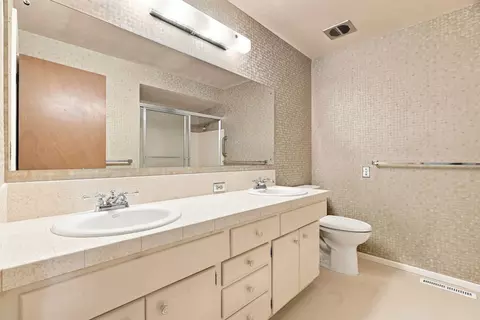 Bath - 2639 E 39th Ave, Spokane, WA 99223 photo 2 of 5