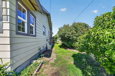 Exterior - 1658 E Rich Ave, Spokane, WA 99207 photo 8 of 15