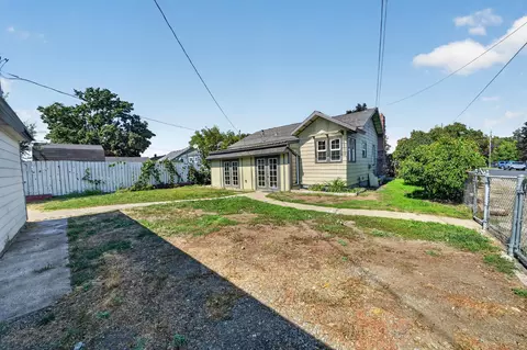 Exterior - 1658 E Rich Ave, Spokane, WA 99207 photo 7 of 15
