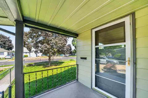 Exterior - 1658 E Rich Ave, Spokane, WA 99207 photo 14 of 15
