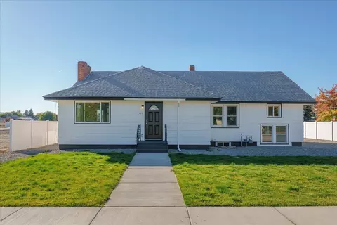 525 N Long Rd, Greenacres, WA 99016