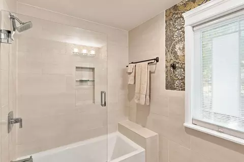 Bath - 1727 E 16th Ave Apt 1727 E 16th #1727 ½ E 16TH, Spokane, WA 99203 photo 2 of 5