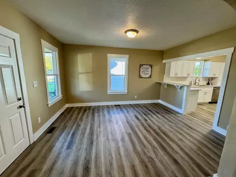 Living - 2708 E Nora Ave, Spokane, WA 99207 photo 2 of 3