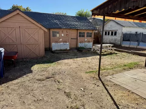 Exterior - 2708 E Nora Ave, Spokane, WA 99207 photo 3 of 5