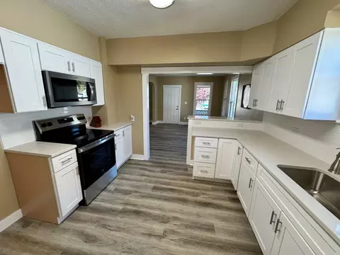 Kitchen - 2708 E Nora Ave, Spokane, WA 99207 photo 4 of 4