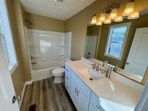 Bath - 2708 E Nora Ave, Spokane, WA 99207 photo 2 of 2