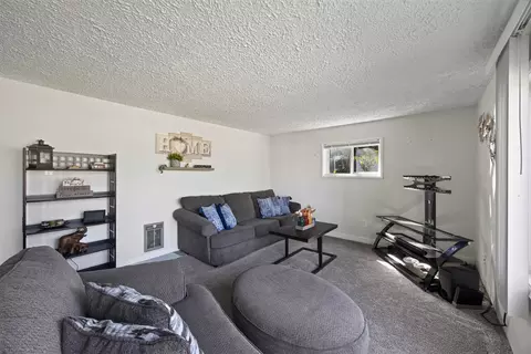 Living - 11515 E 10th Ave, Spokane Valley, WA 99206 photo 3 of 4