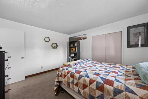 Bedroom - 11515 E 10th Ave, Spokane Valley, WA 99206 photo 4 of 6