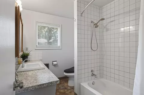 Bath - 11515 E 10th Ave, Spokane Valley, WA 99206 photo 1 of 2