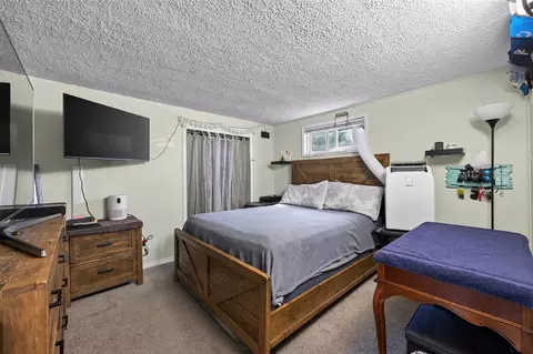 Bedroom - 11515 E 10th Ave, Spokane Valley, WA 99206 photo 6 of 6