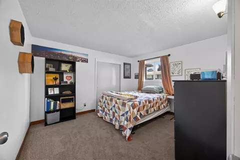 Bedroom - 11515 E 10th Ave, Spokane Valley, WA 99206 photo 3 of 6