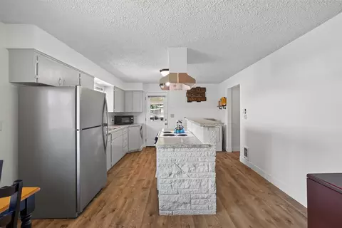 Kitchen - 11515 E 10th Ave, Spokane Valley, WA 99206 photo 2 of 6