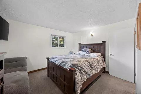 Bedroom - 11515 E 10th Ave, Spokane Valley, WA 99206 photo 2 of 6