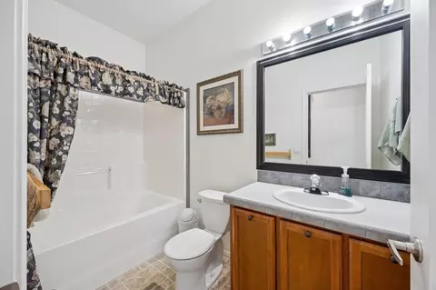Bath - 20611 E Wallis Rd, Mead, WA 99021 photo 3 of 4