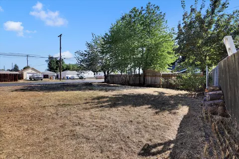 Exterior - 560 E Joseph Ave, Spokane, WA 99208 photo 3 of 4