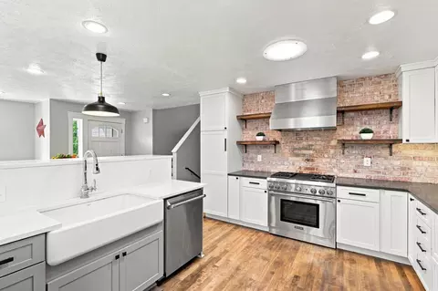 Kitchen - 9119 E Woolard Rd, Colbert, WA 99005 photo 2 of 4