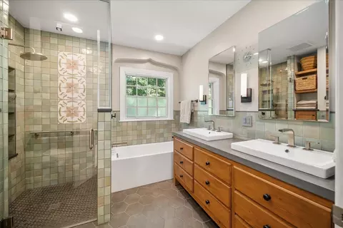 Bath - 1421 E 18th Ave, Spokane, WA 99203 photo 1 of 2