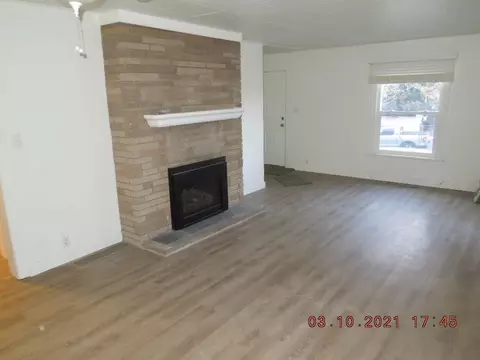 Living - 1216 E 18th Ave, Spokane, WA 99208 photo 2 of 2