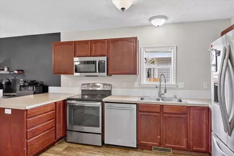 Kitchen - 823 E North Ave, Spokane, WA 99207 photo 2 of 2