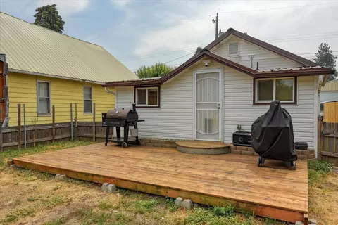 Exterior - 823 E North Ave, Spokane, WA 99207 photo 2 of 7