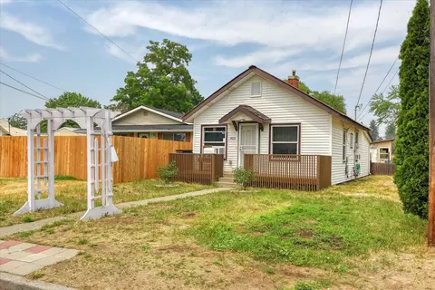 Exterior - 823 E North Ave, Spokane, WA 99207 photo 4 of 7