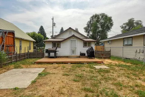 Exterior - 823 E North Ave, Spokane, WA 99207 photo 6 of 7