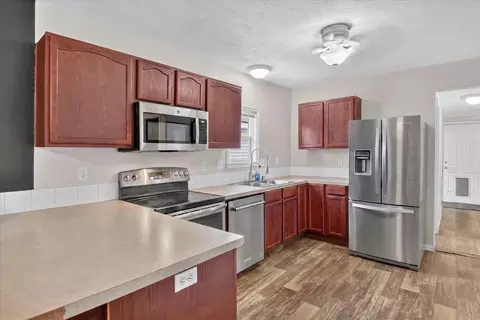 Kitchen - 823 E North Ave, Spokane, WA 99207 photo 1 of 2